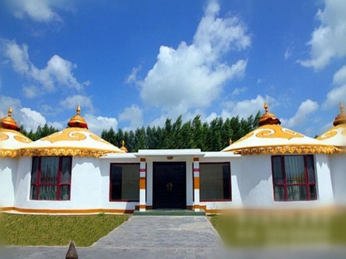 蒙古包住宿(马镇 大汗行宫 乘坐吉普车越野2日游)